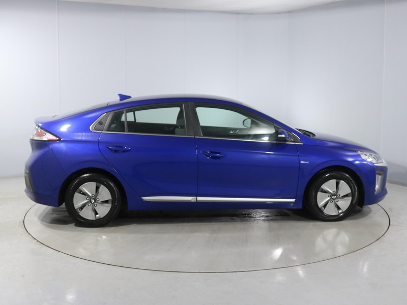 2020 (20) HYUNDAI IONIQ 1.6 GDi Hybrid Premium 5dr DCT 5032962