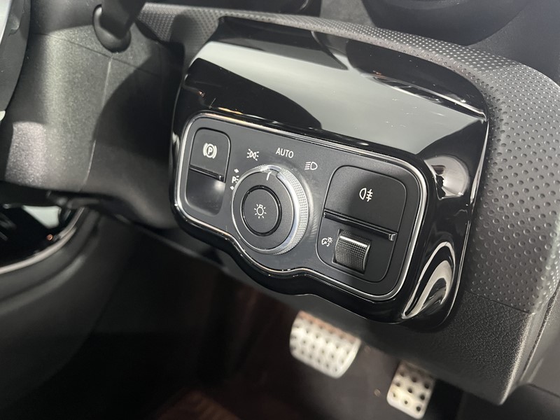 2021 (21) MERCEDES-BENZ A CLASS A180d AMG Line 5dr Auto 5043106