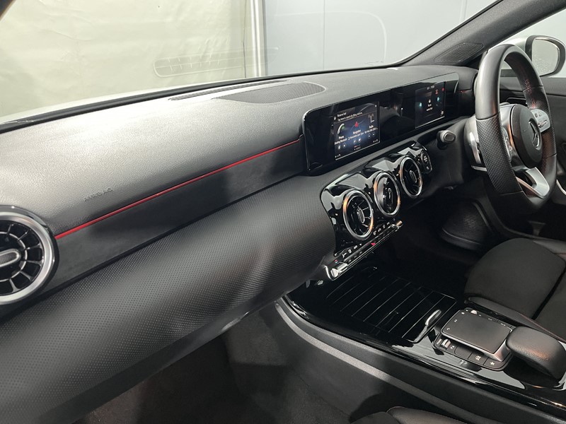 2021 (21) MERCEDES-BENZ A CLASS A180d AMG Line 5dr Auto 5043091