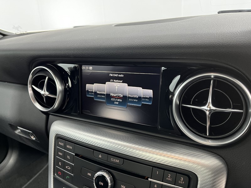 2017 (67) MERCEDES-BENZ SLC 180 AMG Line 2dr 9G-Tronic 5043015