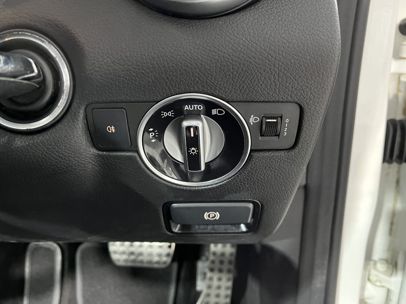 2017 (67) MERCEDES-BENZ SLC 180 AMG Line 2dr 9G-Tronic 5043009