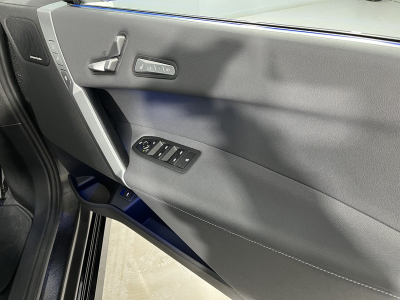 2025 (75) BMW iX 300kW xDrive45 M Sport 101kWh 5dr Auto 5119751