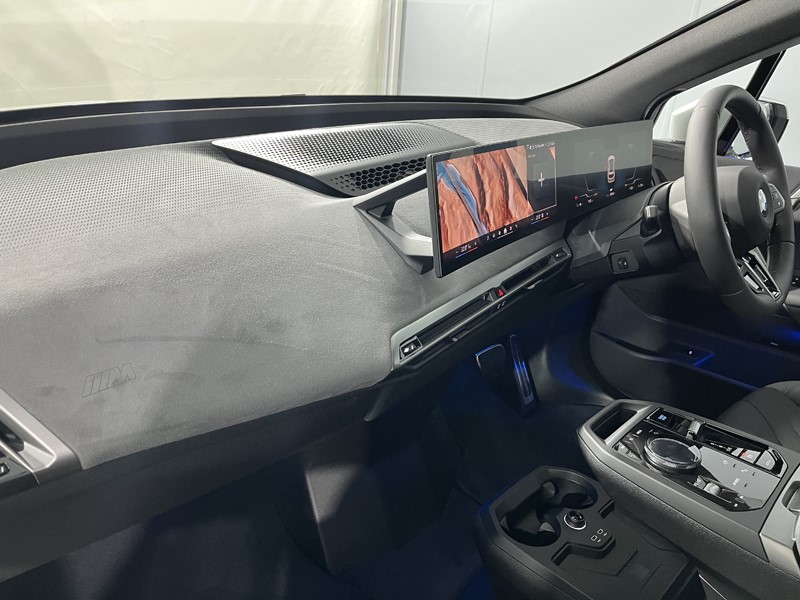 2025 (75) BMW iX 300kW xDrive45 M Sport 101kWh 5dr Auto 5119739