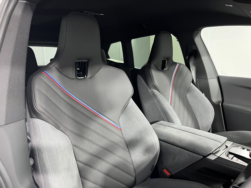 2025 (75) BMW iX 300kW xDrive45 M Sport 101kWh 5dr Auto 5119743