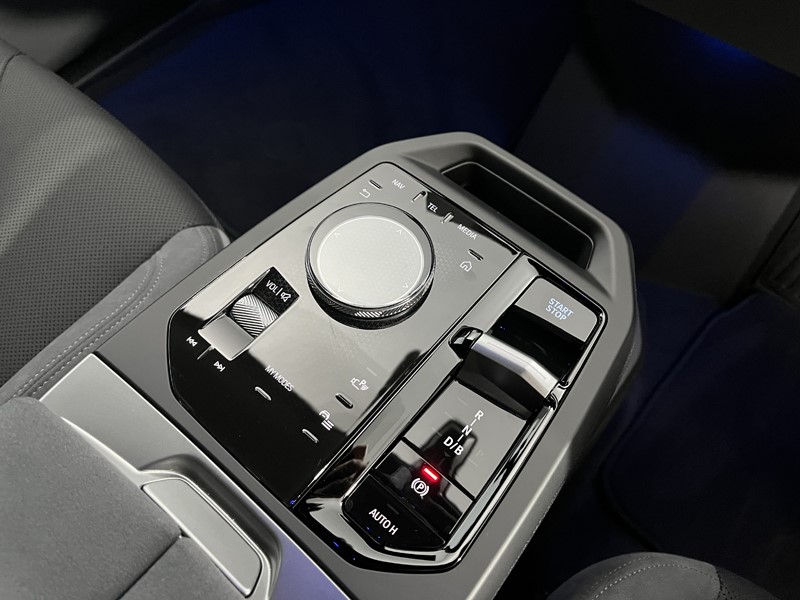 2025 (75) BMW iX 300kW xDrive45 M Sport 101kWh 5dr Auto 5119742