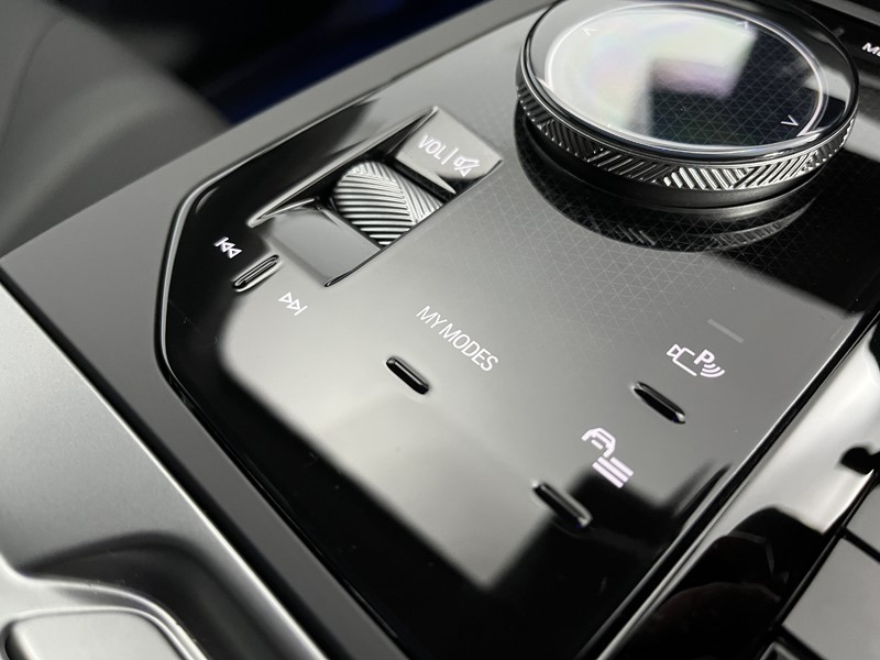 2025 (75) BMW iX 300kW xDrive45 M Sport 101kWh 5dr Auto 5119768