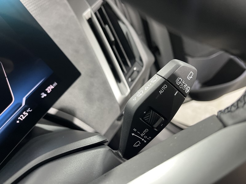 2025 (75) BMW iX 300kW xDrive45 M Sport 101kWh 5dr Auto 5119758