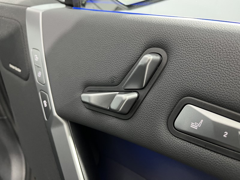 2025 (75) BMW iX 300kW xDrive45 M Sport 101kWh 5dr Auto 5119752