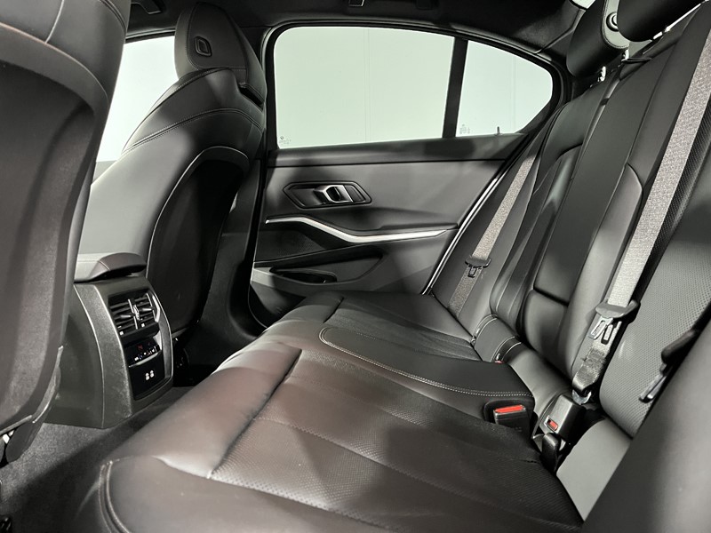 2025 (25) BMW 3 SERIES 320i M Sport 4dr Step Auto 5053818