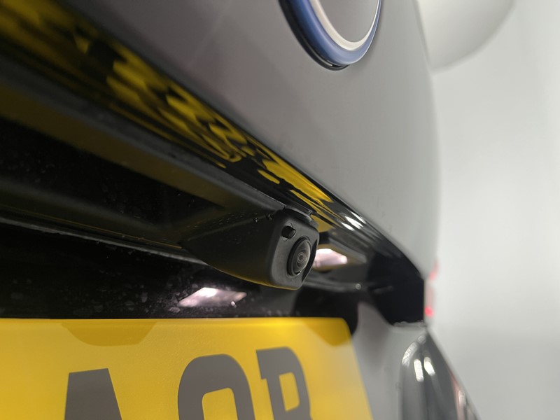 2025 (75) BMW 5 SERIES 550e xDrive M Sport Pro 5dr Auto 5072126