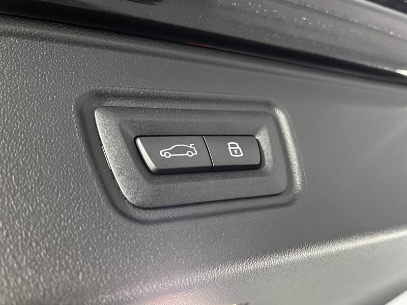 2025 (75) BMW 5 SERIES 550e xDrive M Sport Pro 5dr Auto 5072127