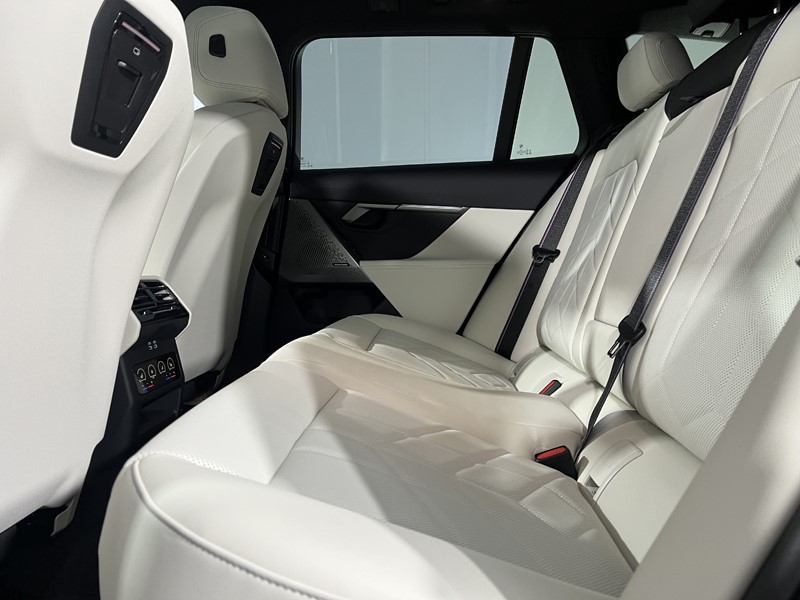 2025 (75) BMW 5 SERIES 550e xDrive M Sport Pro 5dr Auto 5072116