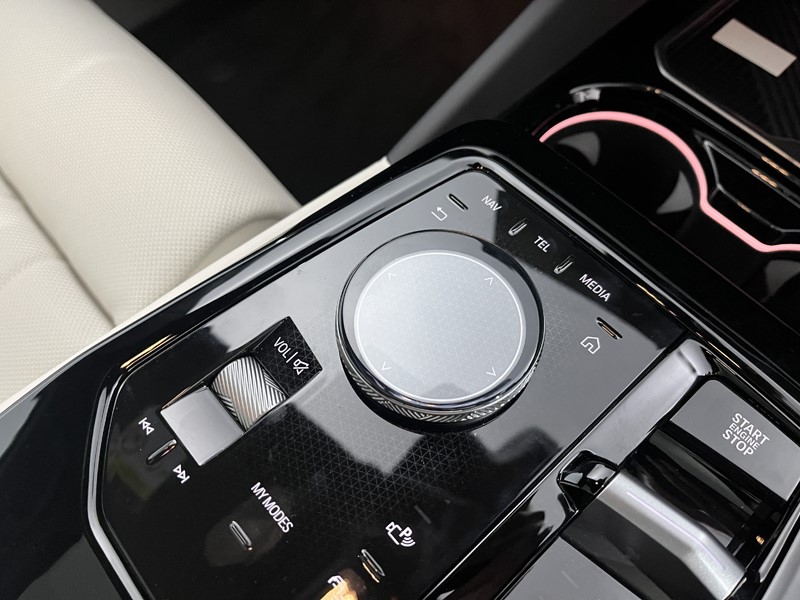 2025 (75) BMW 5 SERIES 550e xDrive M Sport Pro 5dr Auto 5072112