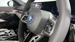 2025 (75) BMW 5 SERIES 550e xDrive M Sport Pro 5dr Auto 5072101