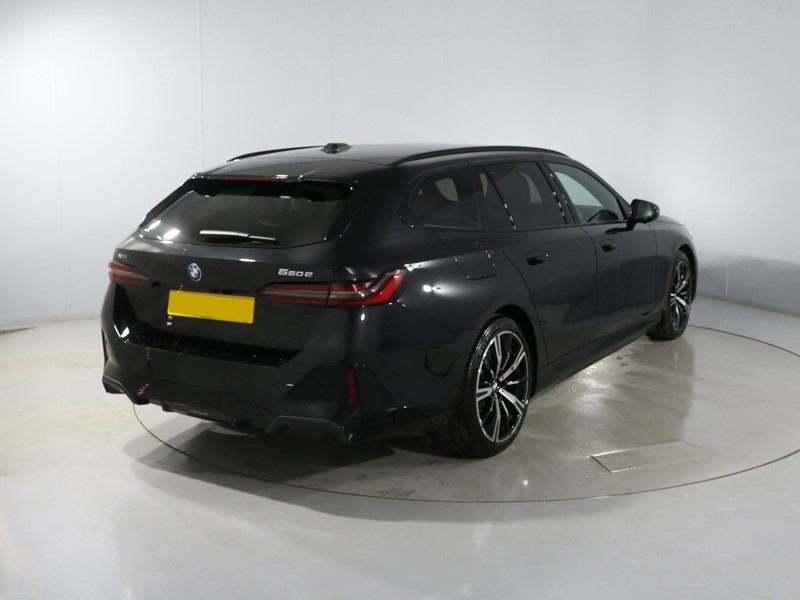 2025 (75) BMW 5 SERIES 550e xDrive M Sport Pro 5dr Auto 5072129