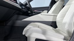 2025 (75) BMW 5 SERIES 550e xDrive M Sport Pro 5dr Auto 5072115