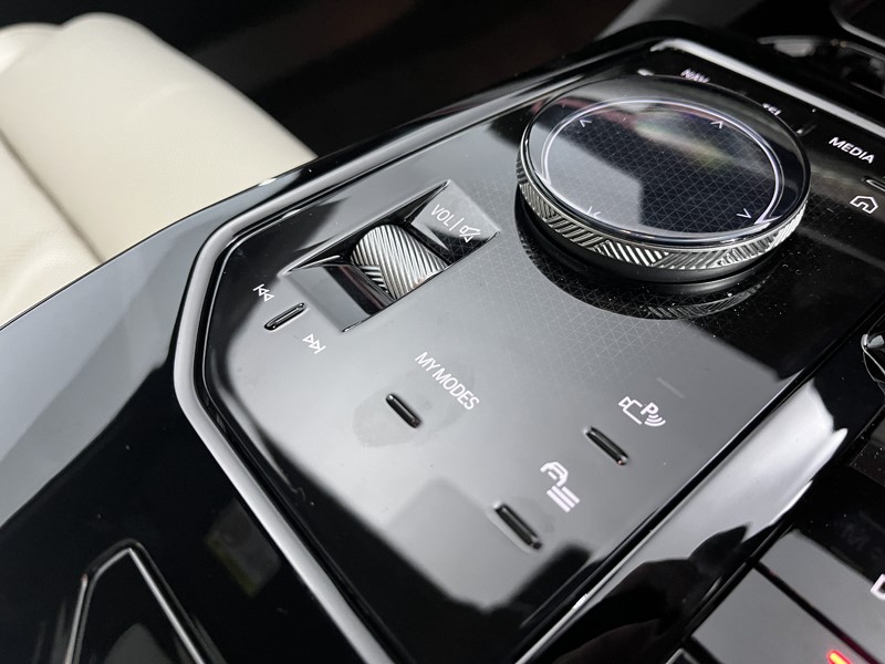 2025 (75) BMW 5 SERIES 550e xDrive M Sport Pro 5dr Auto 5072113