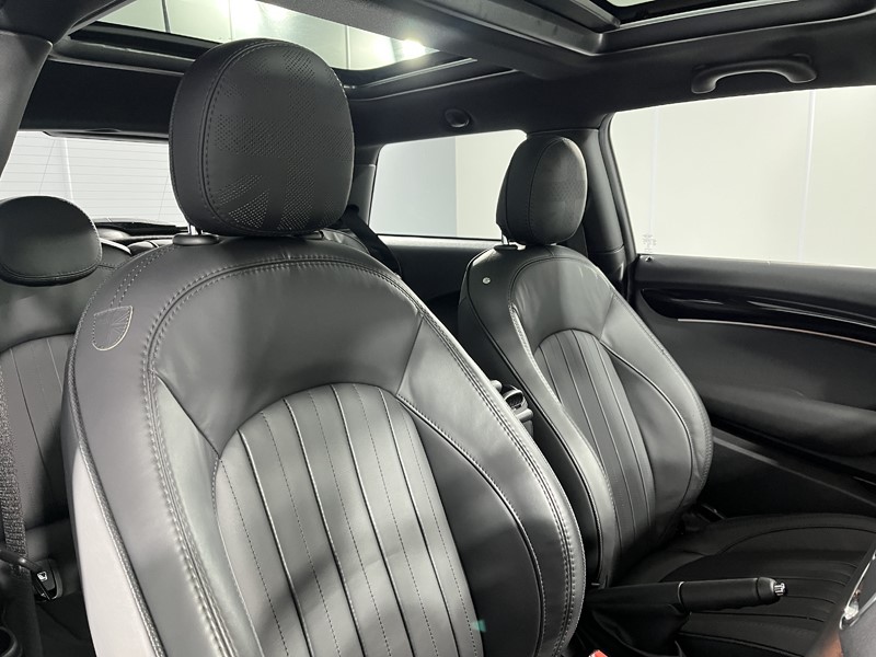 2022 (72) MINI HATCHBACK 1.5 Cooper Exclusive 3dr Auto 5308320