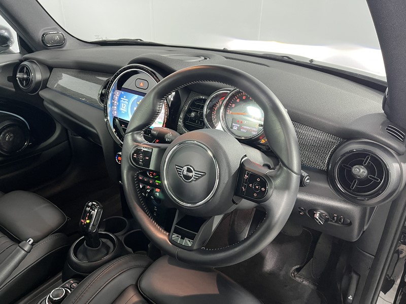 2022 (72) MINI HATCHBACK 1.5 Cooper Exclusive 3dr Auto 5308315