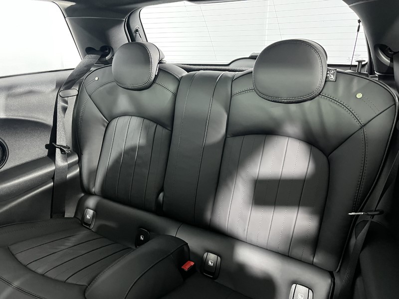 2022 (72) MINI HATCHBACK 1.5 Cooper Exclusive 3dr Auto 5064411