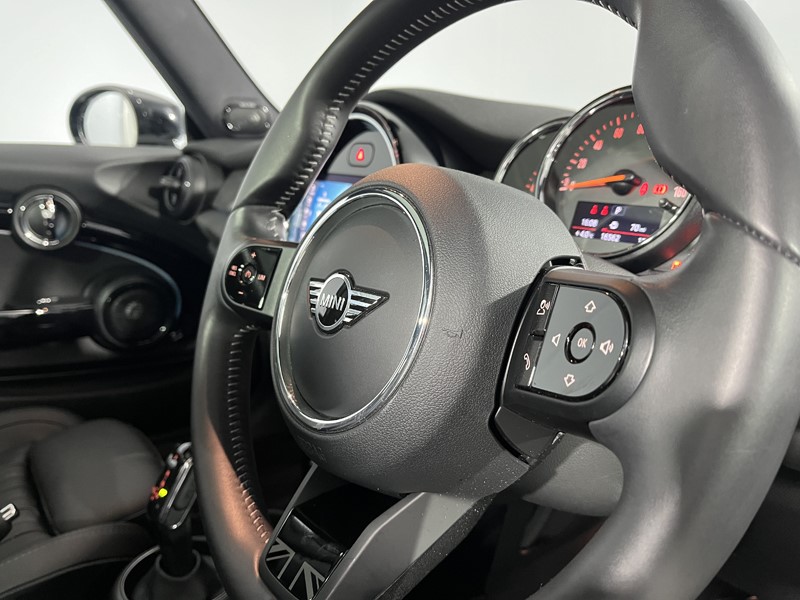 2022 (72) MINI HATCHBACK 1.5 Cooper Exclusive 3dr Auto 5308333