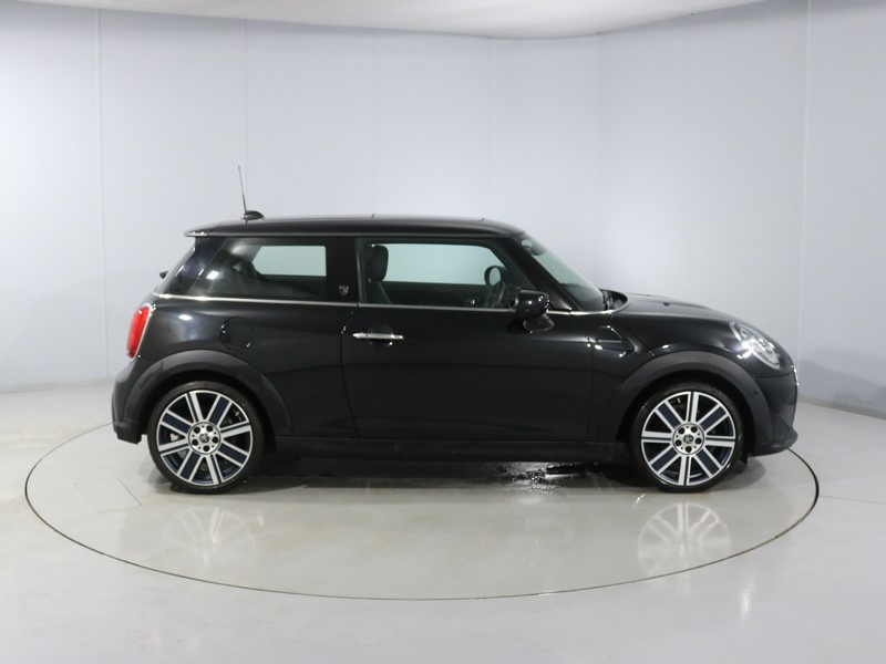 2022 (72) MINI HATCHBACK 1.5 Cooper Exclusive 3dr Auto 5308312