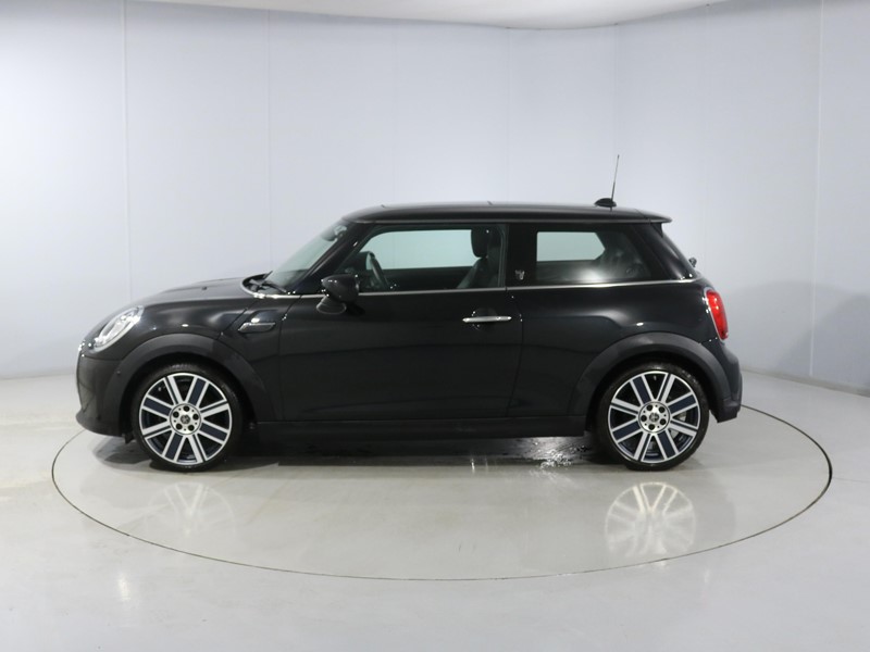 2022 (72) MINI HATCHBACK 1.5 Cooper Exclusive 3dr Auto 5308355