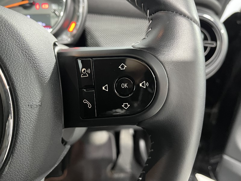 2022 (72) MINI HATCHBACK 1.5 Cooper Exclusive 3dr Auto 5308335