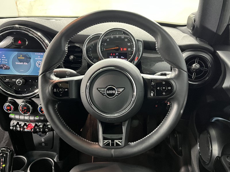 2022 (72) MINI HATCHBACK 1.5 Cooper Exclusive 3dr Auto 5308314
