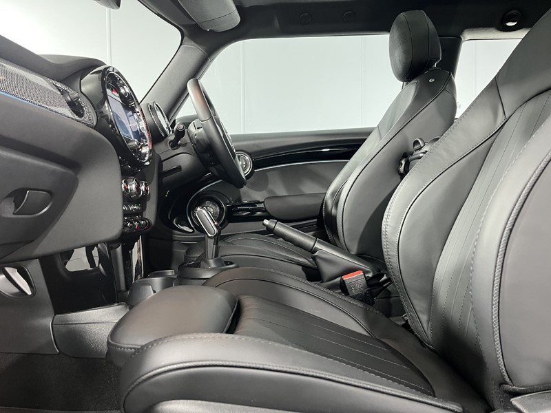 2022 (72) MINI HATCHBACK 1.5 Cooper Exclusive 3dr Auto 5308346