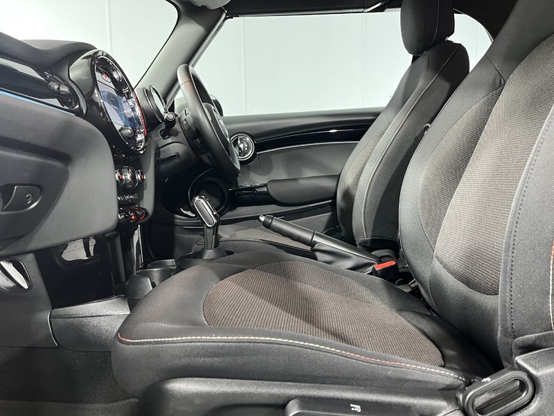 2022 (72) MINI CONVERTIBLE 1.5 Cooper Classic 2dr Auto 5071837