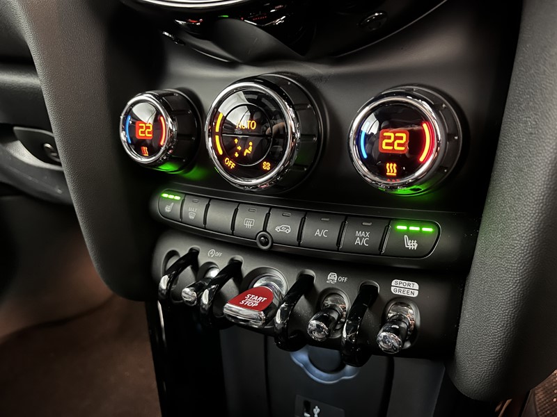 2022 (72) MINI CONVERTIBLE 1.5 Cooper Exclusive 2dr Auto 5053210