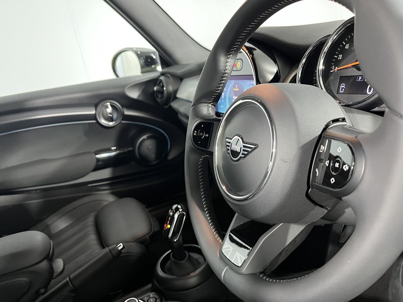 2022 (72) MINI CONVERTIBLE 1.5 Cooper Exclusive 2dr Auto 5053202