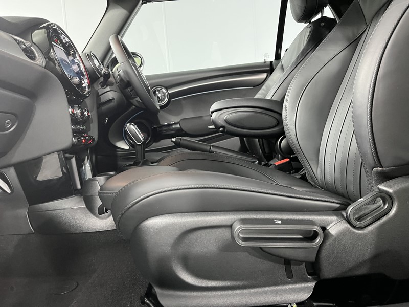 2022 (72) MINI CONVERTIBLE 1.5 Cooper Exclusive 2dr Auto 5053214