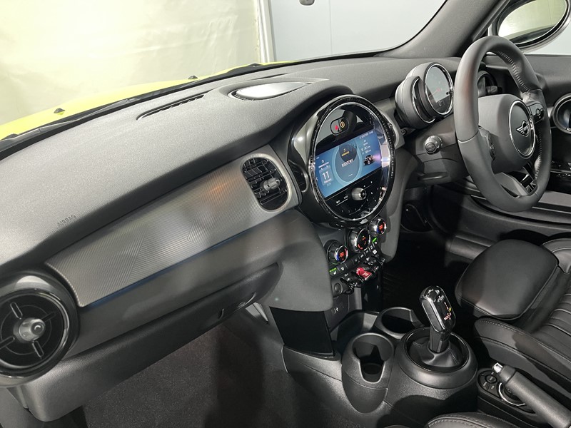 2022 (72) MINI CONVERTIBLE 1.5 Cooper Exclusive 2dr Auto 5053189