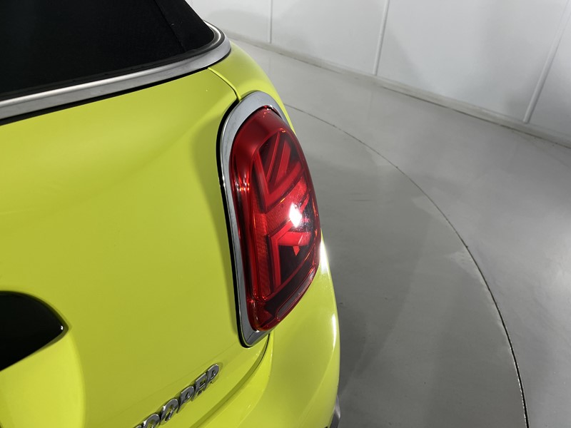 2022 (72) MINI CONVERTIBLE 1.5 Cooper Exclusive 2dr Auto 5053221