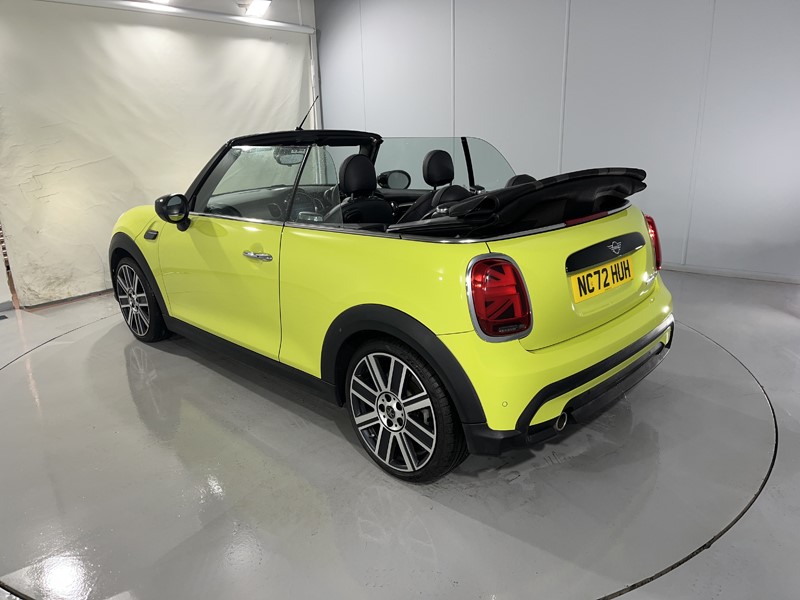 2022 (72) MINI CONVERTIBLE 1.5 Cooper Exclusive 2dr Auto 5053217