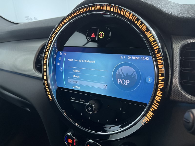 2022 (72) MINI CONVERTIBLE 1.5 Cooper Exclusive 2dr Auto 5053207