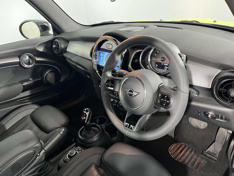 2022 (72) MINI CONVERTIBLE 1.5 Cooper Exclusive 2dr Auto 5053188