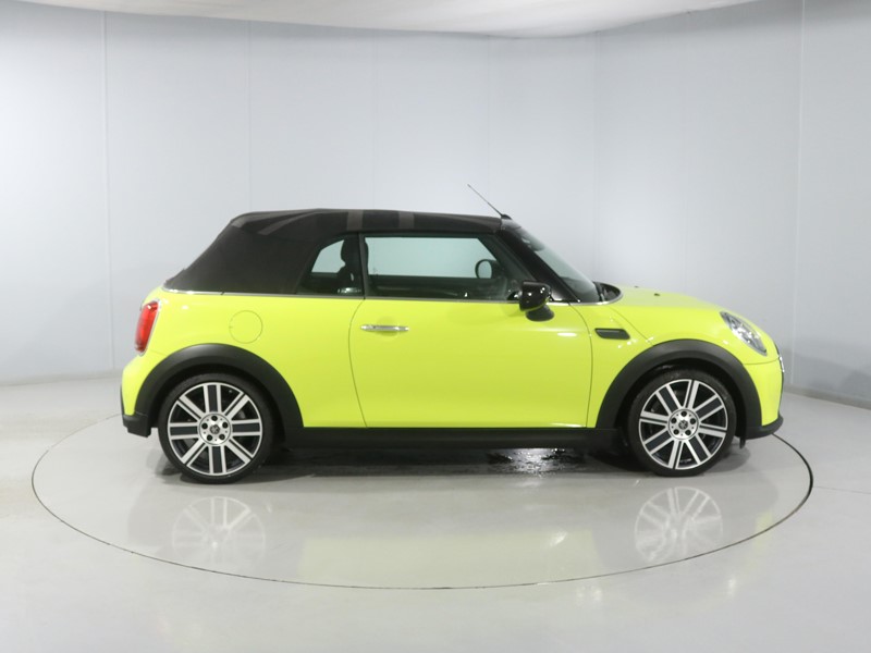 2022 (72) MINI CONVERTIBLE 1.5 Cooper Exclusive 2dr Auto 5053185