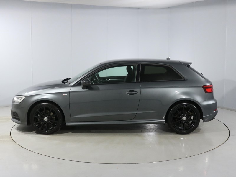 2017 (17) AUDI A3 2.0 TDI 184 Quattro Black Edition 3dr S Tronic 5056993