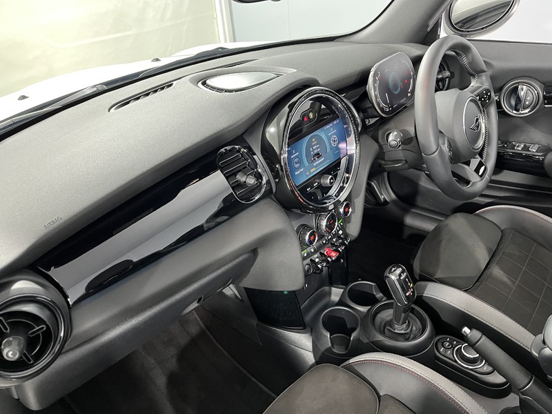 2023 (73) MINI CONVERTIBLE 1.5 Cooper Sport Premium 2dr Auto 5091157