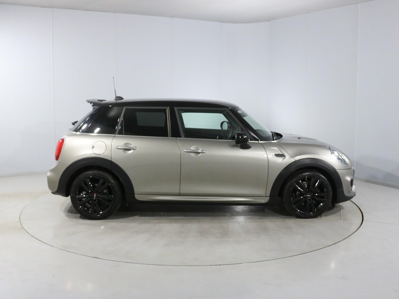 2019 (19) MINI HATCHBACK 1.5 Cooper Sport II 5dr 5111316