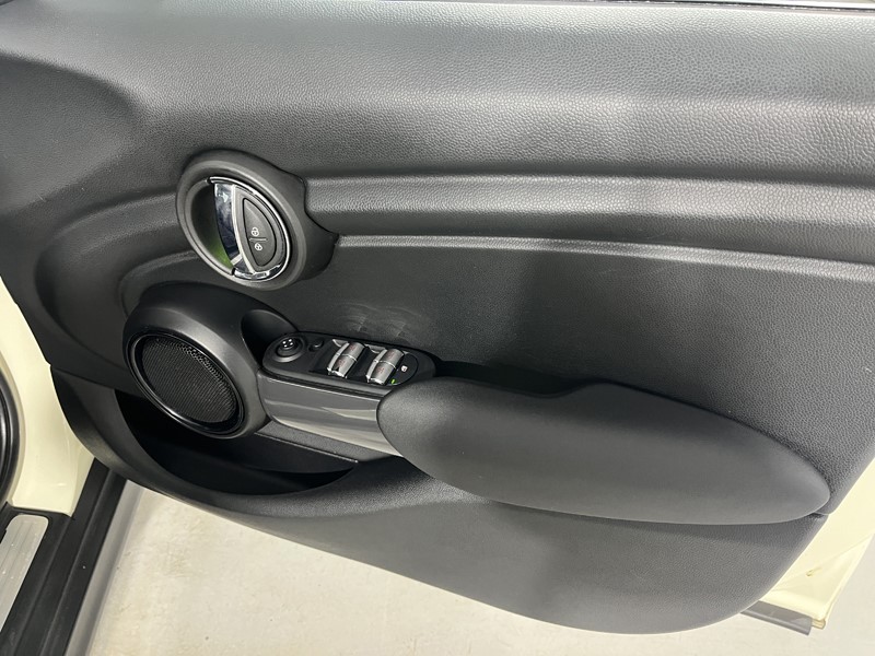 2019 (69) MINI HATCHBACK 1.5 Cooper Classic II 5dr 5097736