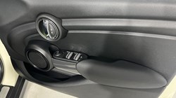 2019 (69) MINI HATCHBACK 1.5 Cooper Classic II 5dr 5097736
