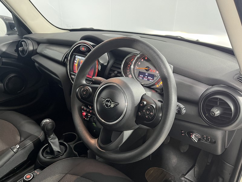 2019 (69) MINI HATCHBACK 1.5 Cooper Classic II 5dr 5097723