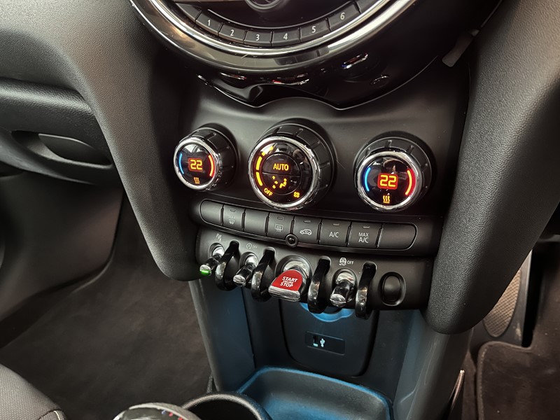 2018 (18) MINI HATCHBACK 1.5 Cooper II 3dr Auto 5115104