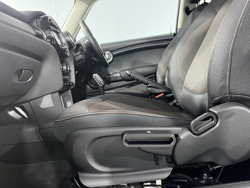 2018 (18) MINI HATCHBACK 1.5 Cooper II 3dr Auto 5115107