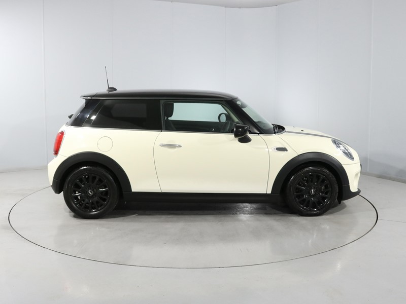 2020 (20) MINI HATCHBACK 1.5 Cooper Classic II 3dr 5164640