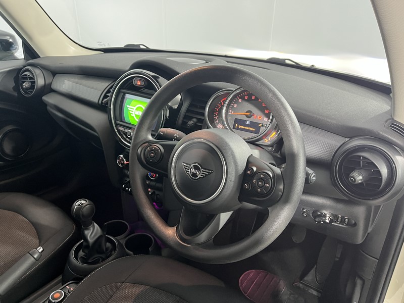 2020 (20) MINI HATCHBACK 1.5 Cooper Classic II 3dr 5164643